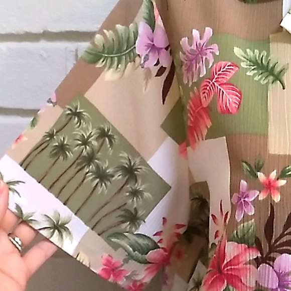 Bon Worth Tropical Print Button Up Blouse. Size XS Petite  NWOT - Picture 6 of 9